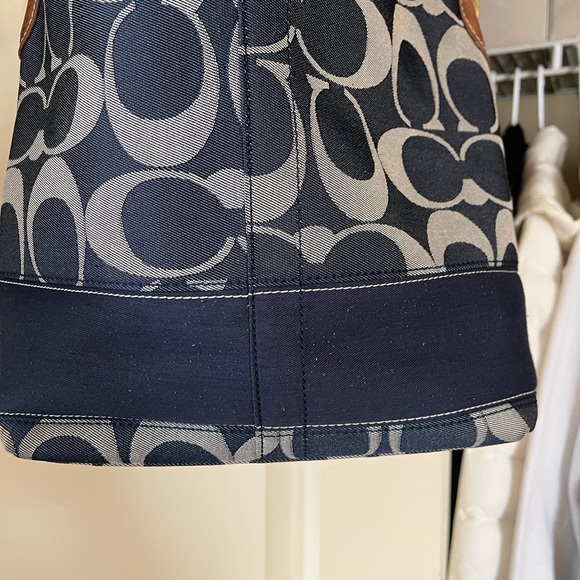 Vintage Coach Signature Shoulder Bag - Large - Picture 5 of 7